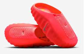 Nike Mind 001 Slide (Solar Red)